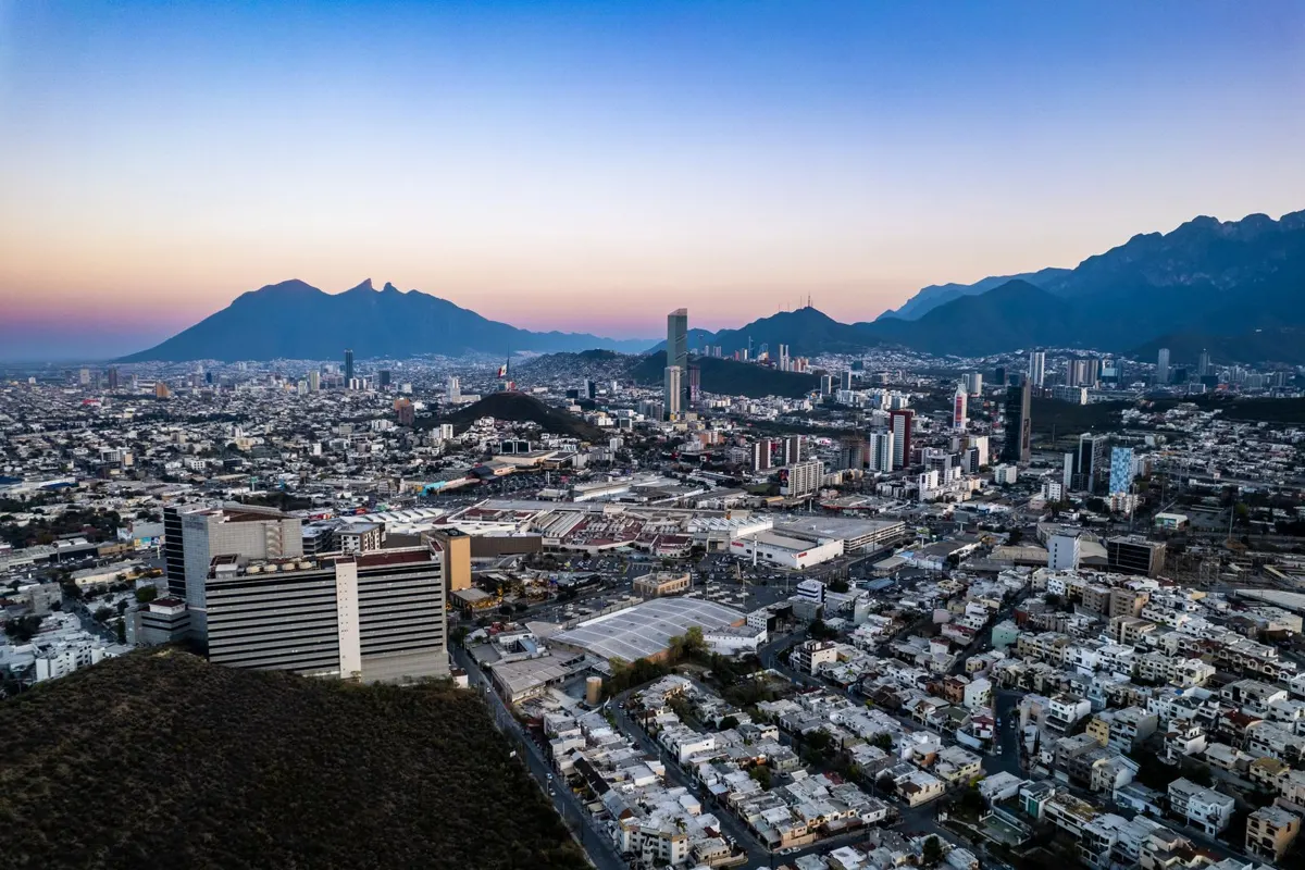 Panorama de Monterrey y sus montañas